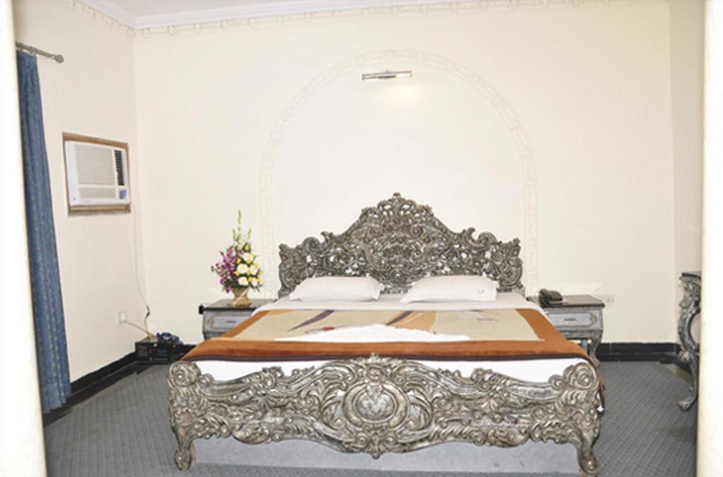 Hotel Ivory Palace Delhi  Buitenkant foto